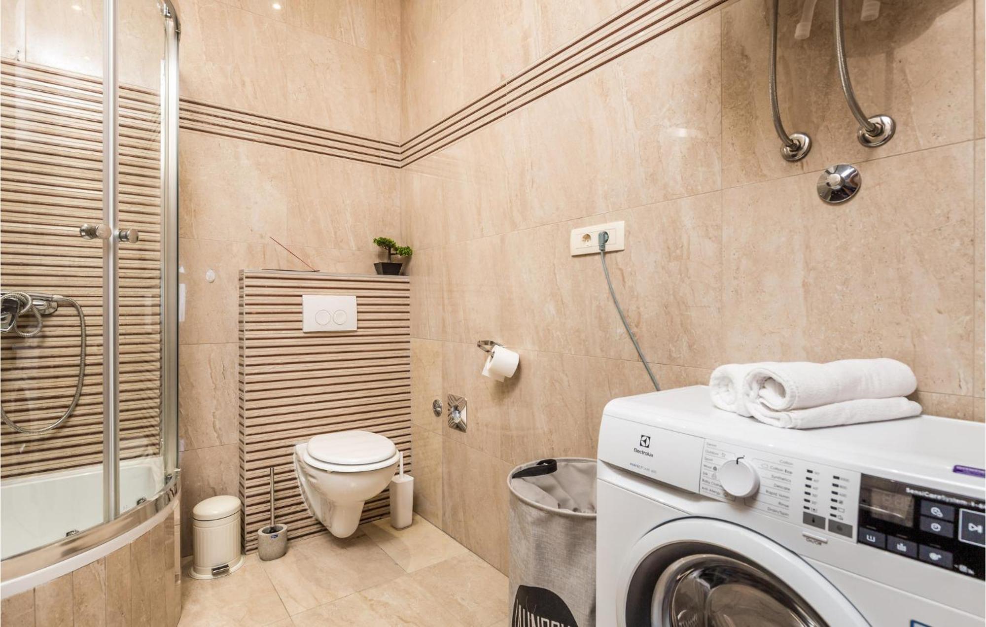 2 Bedroom Amazing Apartment In Rijeka Exterior photo
