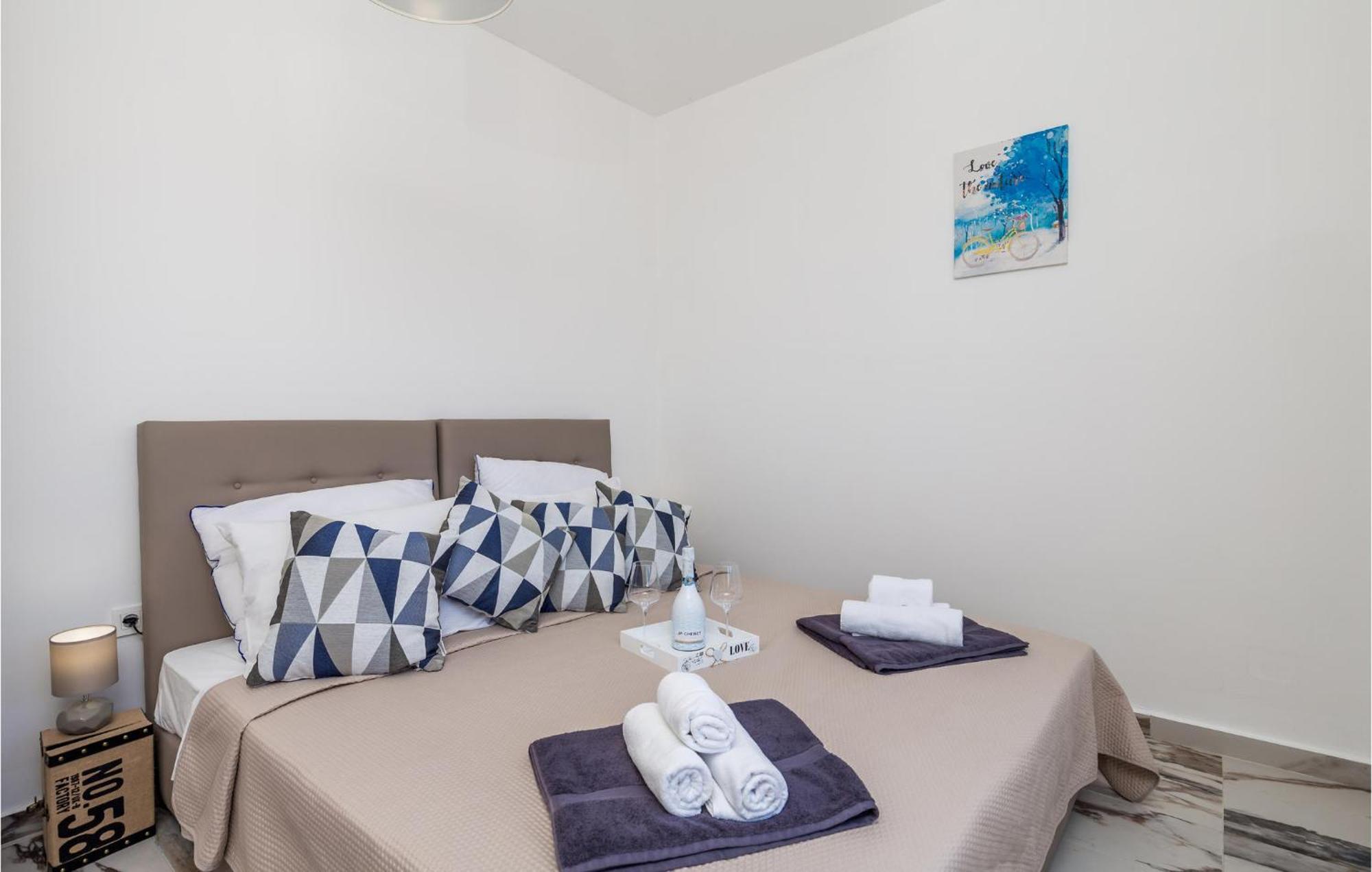 2 Bedroom Amazing Apartment In Rijeka Exterior photo