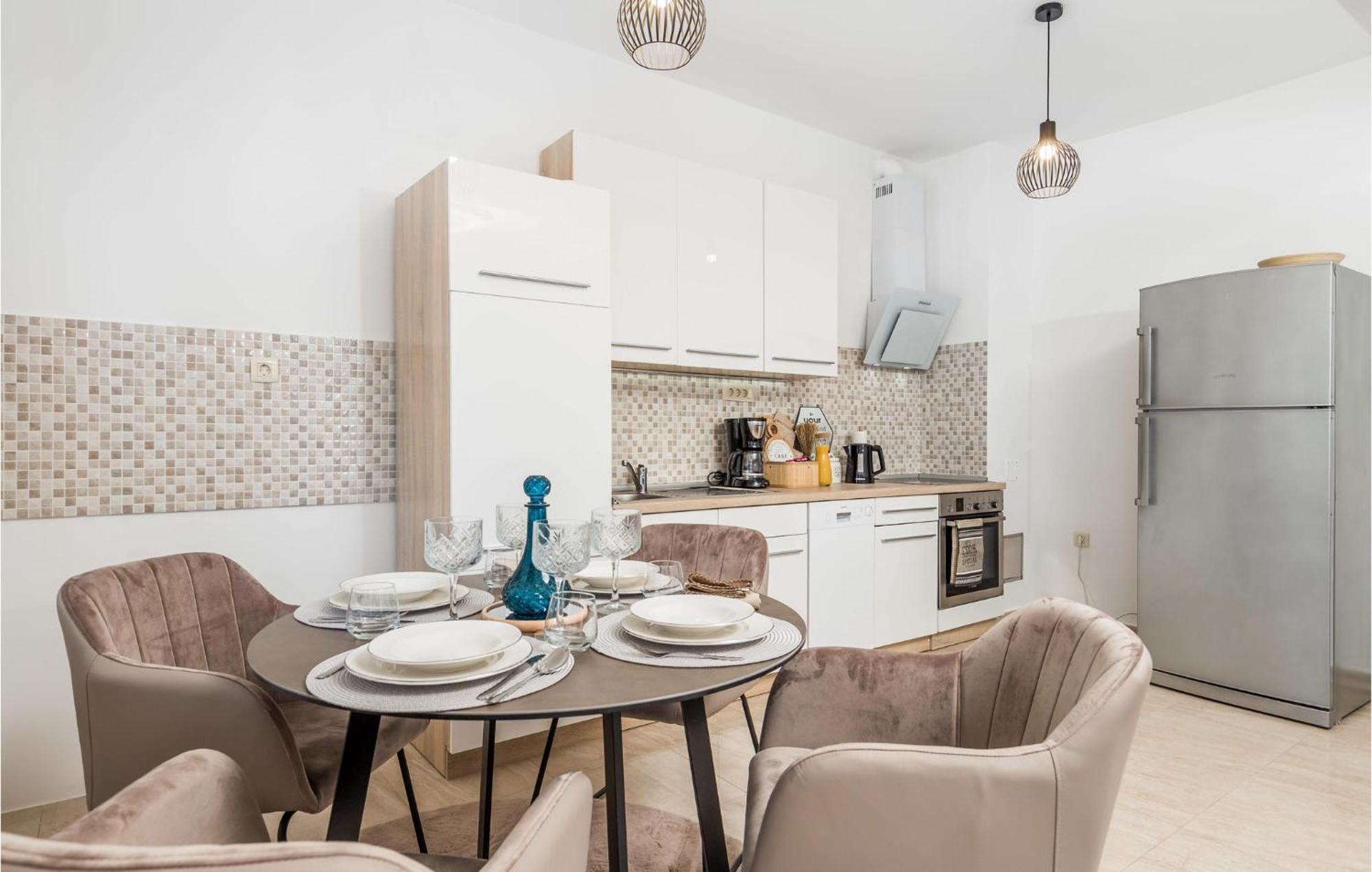 2 Bedroom Amazing Apartment In Rijeka Exterior photo