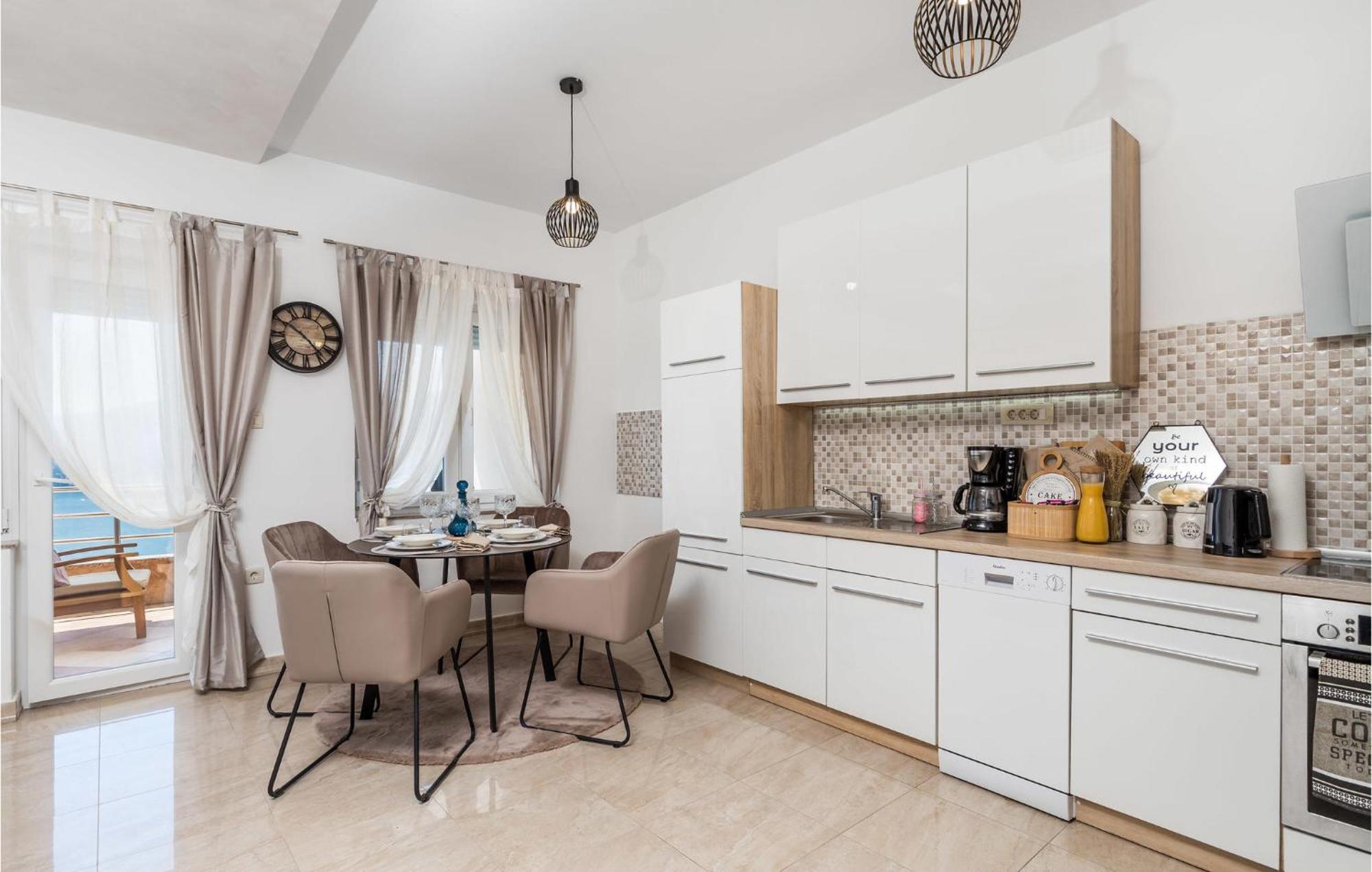 2 Bedroom Amazing Apartment In Rijeka Exterior photo